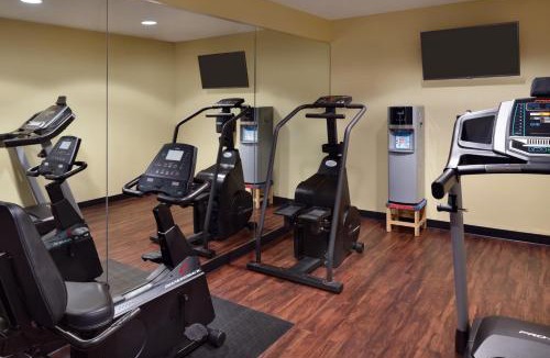 Oak Creek Hotel | Hawthorn Extended Stay by Wyndham Milwaukee Airport