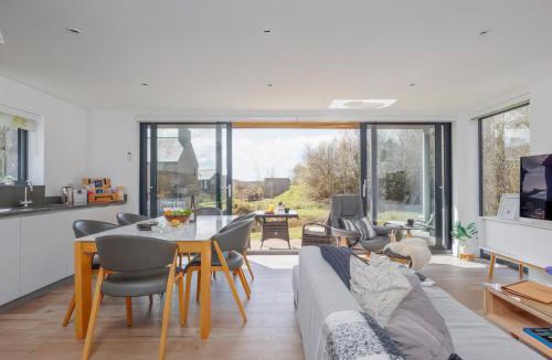 Holworth House | Hawthorn