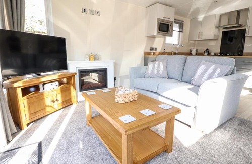 Tewitfield House | Hawthorn Lodge