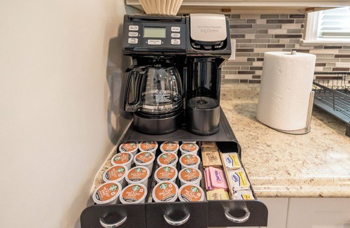 Hawthorne Apartment | Hawthorne 2Bed, Laundry In-Unit, Pets OK, Parking, Fios, Separate Entrance, Safe
