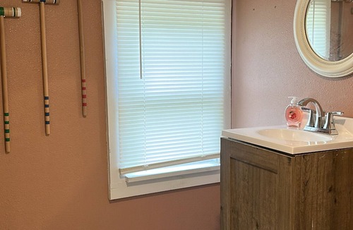Buckingham Cabin | Hawthorne Cabin - Screened in Porch with Lake Views & Pet Friendly