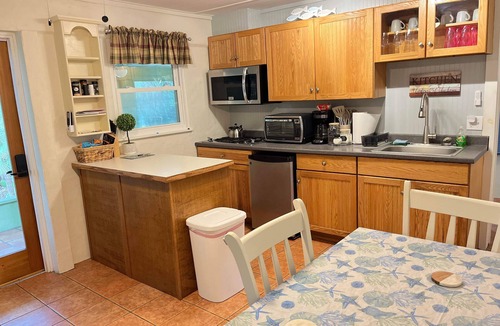 Cedar Key Cottage | Hawthorne Hideaway - A secluded cottage nestled in palms and pines.