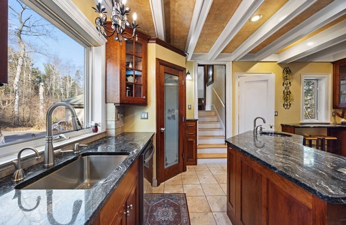 Congdon Park House | Hawthorne Manor- Perfect Duluth Location! Amazing historic home.