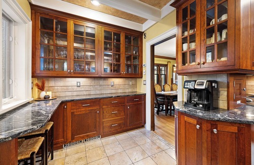 Congdon Park House | Hawthorne Manor- Perfect Duluth Location! Amazing historic home.