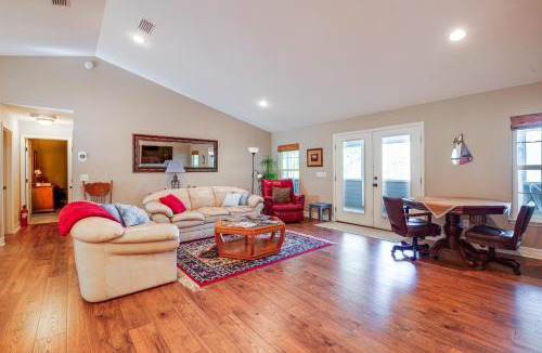 Putnam Hall House | Hawthorne Vacation Rental w/Access to Cue Lake
