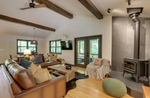 Hayesville House | Hayesville ‘River Run’ Home on Hiwassee River!