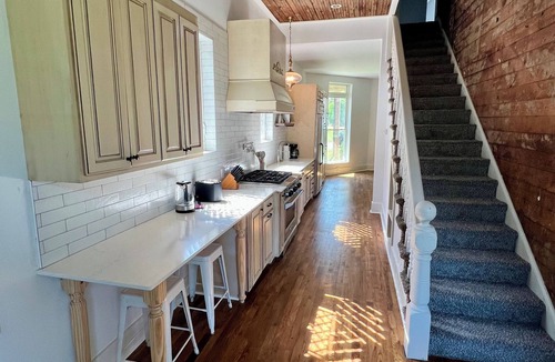 Mount Pleasant House | Haylong Hideaway