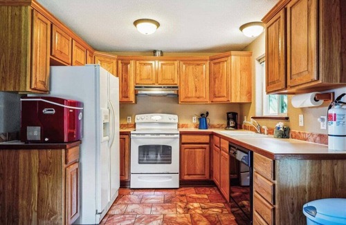 Downtown Cannon Beach House | Haystack Villa - New Dog Friendly Listing!