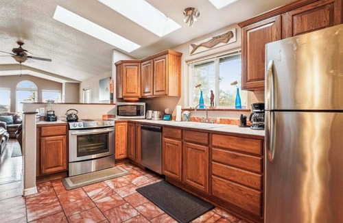 Downtown Cannon Beach House | Haystack Villa - New Dog Friendly Listing!
