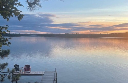 Hayward Cabin | Hayward, Round Lake Retreat! Private dock, 3 kayaks, beautifully maintained!