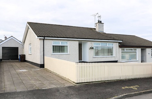 Portrush Cottage | HAZEL COTTAGE, pet friendly, country holiday cottage in Portrush