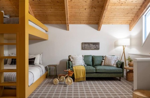 Arrowbear Lake Ski Chalet | Hazel's Cozy Cabin - Big Bear HGTV Cabin · Hot Tub · Fenced Yard · Pets