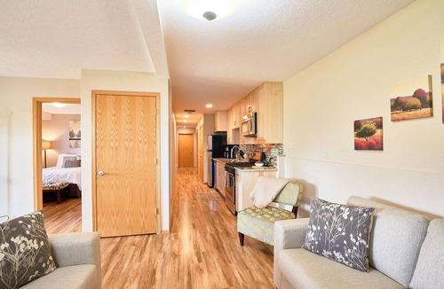 Dundee House | Hazelwood Haven: Private Guest Suite w/Hot Tub