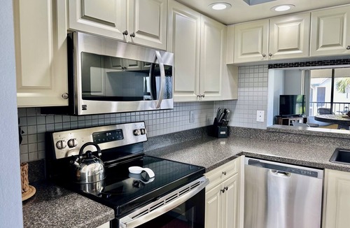 Trailer Estates Apartment | HC Shorewalk, Pools, Tennis, Pickle Ball, near Beaches Anna Maria Island and IMG
