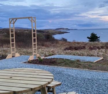 Caroy House | Head In The Skye - Healabhal Cottage