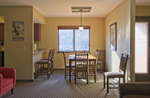 Wisconsin Dells Villa | Headline