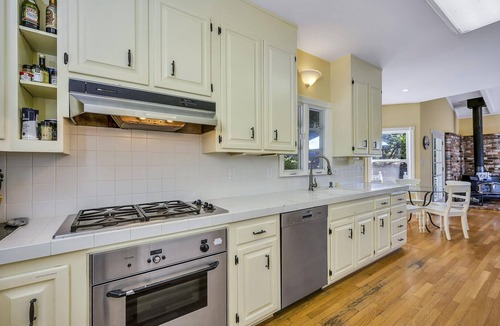 Healdsburg House | Healdsburg Gorgeous Farmhouse for 10, Pool,Spa,BBQ