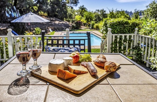 Healdsburg House | Healdsburg Gorgeous Farmhouse for 10, Pool,Spa,BBQ