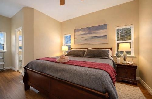 Santa Rosa House | Healdsburg Wine Country Escape with Tasting Perks & Vineyard Views
