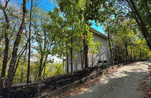 Plattsmouth House | Healing River Mojo Dojo- private retreat overlooking the grand Missouri River