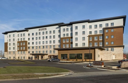 Overland Park Apartment | Hearing Accessible 1-Bedroom Suite w/Kitchen