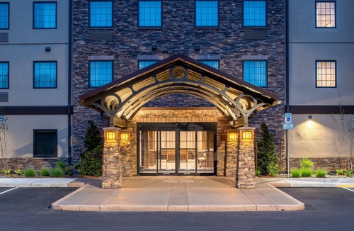 Hillsboro Apartment | Hearing Accessible 1BR Suite | Pool + Breakfast