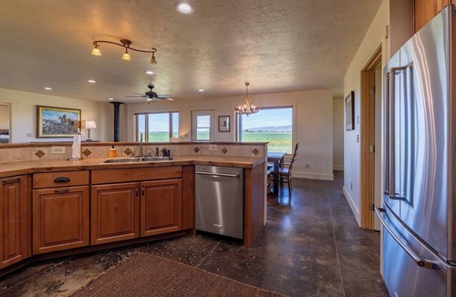 Powell House | Heart Mountain Hideaway- Private Western Getaway, Mountain Views