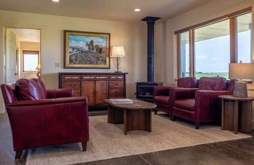 Powell House | Heart Mountain Hideaway- Private Western Getaway, Mountain Views