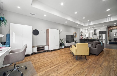 Ballpark House | Heart of Downtown | City Views | Deck + BBQ