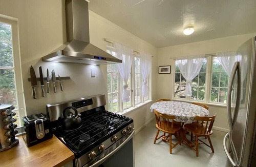Eastsound House | HEART OF EASTSOUND - ENTIRE HOME (NEW LISTING)