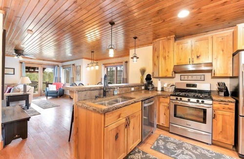 Deadwood Cabin | Heart of Gold Lodge