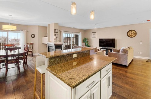 New Buffalo Condo | Heart of New Buffalo | Steps to Beach & Amtrak | Dual Pools & Gym