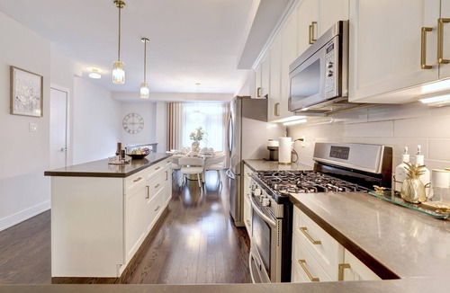Mineola House | Heart of Port Credit | Lakefront,Dining & Shopping