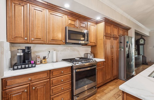 Southwark House | Heart of Queen Village 3 bedrooms,3.2 baths,finished basement patiSecure parking
