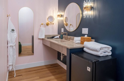 Cobden Hotel | Heart of Wine country in Cobden