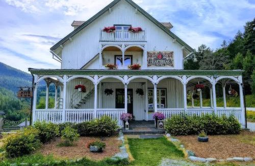 Heidal House | Heartbreak Hotel