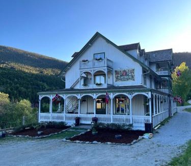 Heidal House | Heartbreak Hotel
