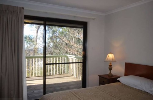 Blackheath House | Hearthstone | Close to Govetts Leap lookouts and bushwalks