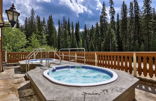 Sun Peaks Hotel | Hearthstone Lodge #226