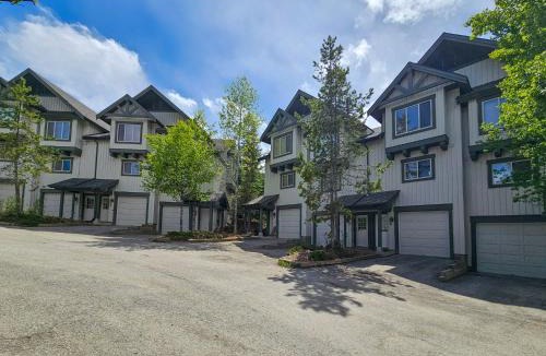 Panorama Apartment | Hearthstone Townhomes by StayIn