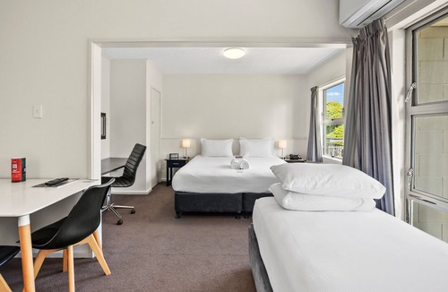 Hamilton North Hotel | Heartland Ambassador Hotel Hamilton
