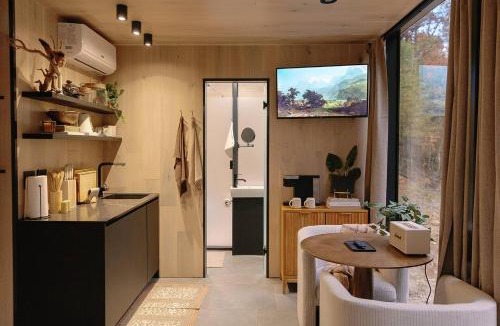 Campton House | Heartleaf | Modern Lux Mirror Home | HotTub