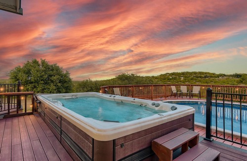 Spicewood House | Heated | Main House & Cottage