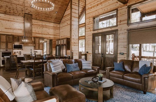 Pickens Cabin | Heated Outdoor Pool, Video Games, Play-Set, Air Hockey, Rocky Waters