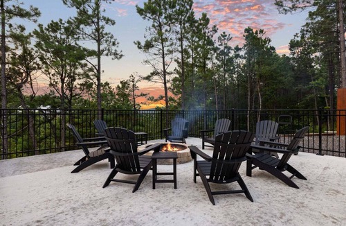 Pickens Cabin | Heated Outdoor Pool, Video Games, Play-Set, Air Hockey, Rocky Waters