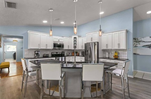 Palma Sola House | Heated Pool, 2 Game Rooms, Volleyball — 17 Guests