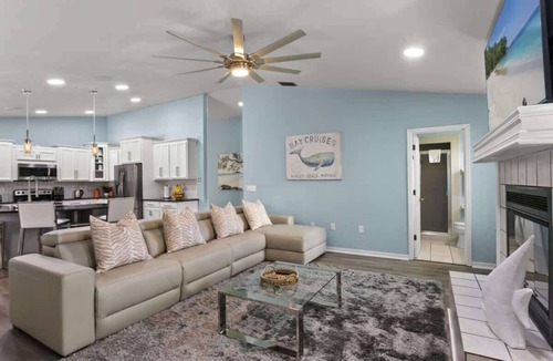 Palma Sola House | Heated Pool, 2 Game Rooms, Volleyball — 17 Guests