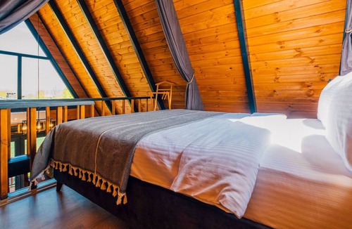 Yanik House | Heated Pool and Jacuzzi Bungalow