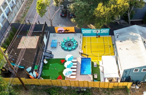 Dawson House | Heated Pool, B-ball, Golf, 3mi Downtown, Sleeps 18