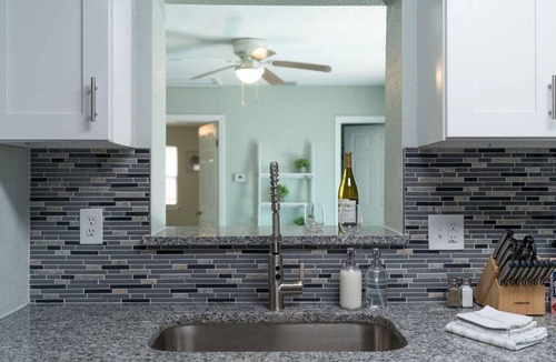 Pinellas Park House | Heated Pool Close to St Pete Tampa Pet Friendly